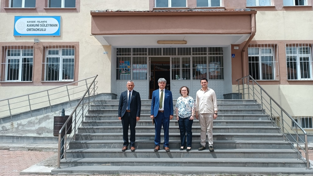 İlçe Milli Eğitim Müdürümüz Sayın Yusuf Tanrıöven ilçemiz Kanuni Süleyman Ortaokuluna ziyarette bulundu.