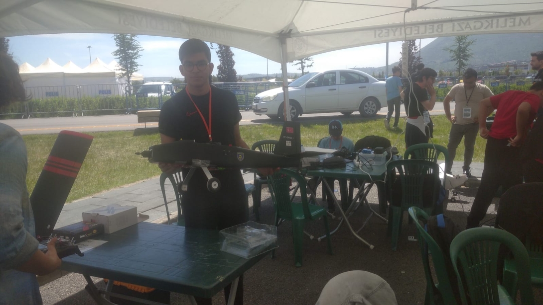 Kayseri'de Düzenlenen 17. Uluslararası MEB Robot Yarışması Tüm Hızıyla Devam Ediyor